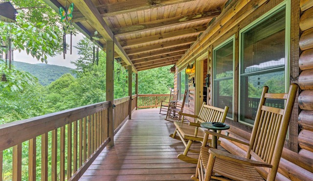 Fantastic 3-bedroom cabin with AC in welcoming Waynesville