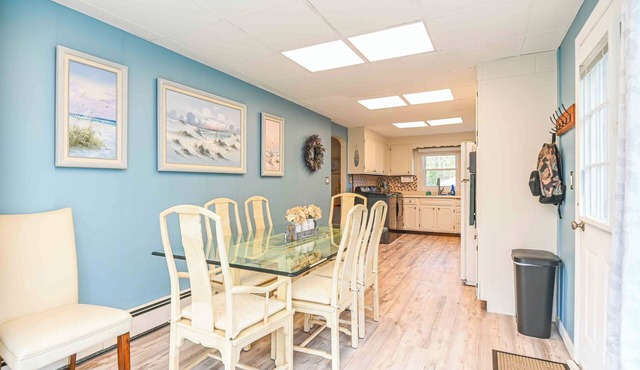 Farm Fun Beach Sun Kittery Maine Retreat Pet Friendly! GREAT yard! in Kittery