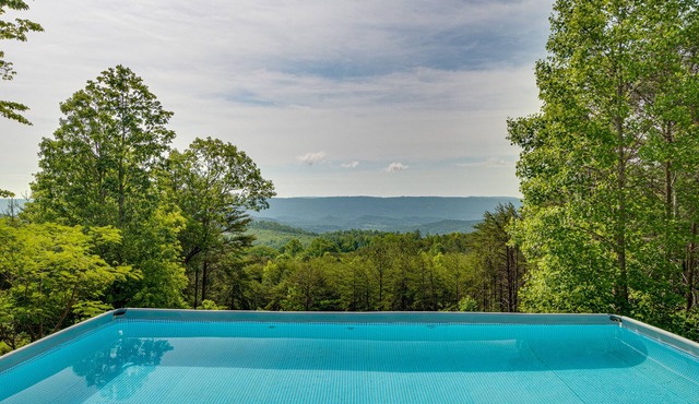 Firefly Mountain Top Retreat with a pool!