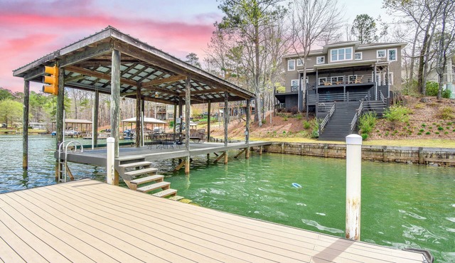 Fishbowl Retreat, Fishbowl Retreat- Large Lakefront Home- Sleeps 10