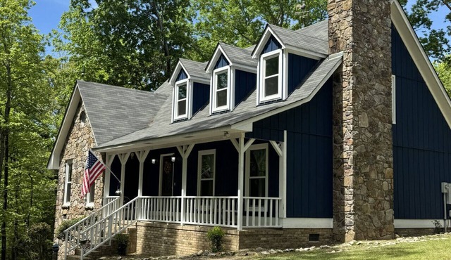 Football Parking Included at Serenity Cottage 7 Miles to Campus