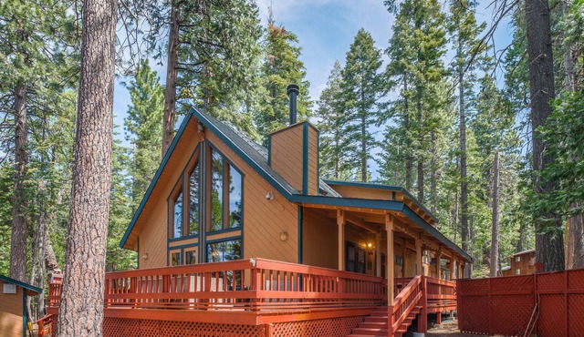 Four By Four Classic Pet Friendly Chalet in Dorrington - Sleeps 8-10. in Camp Connell