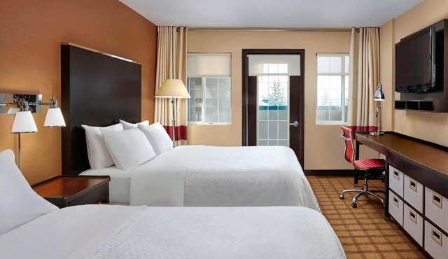 Four Points by Sheraton Hotel & Suites Calgary West in Calgary