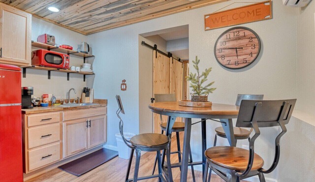 Fox Den Cozy Mountain Retreat in GMF Near Pikes Peak in Green Mountain Falls