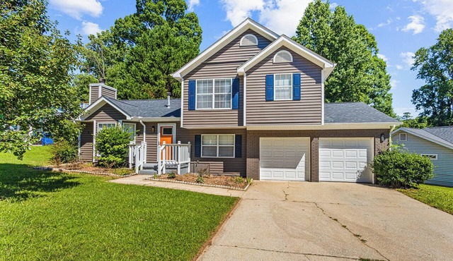 Full house in charming Atlanta. Quiet sanctuary from the city's frantic core.