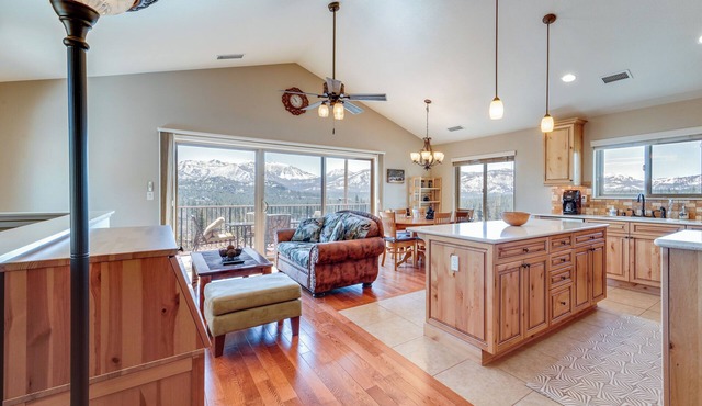 Furnished Deck + Gas Grill: South Lake Tahoe Home! in South Lake Tahoe