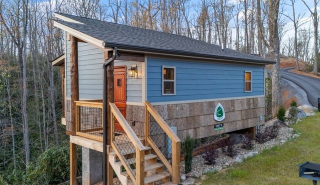 Gatlinburg 24 min + HotTub +King Bed #9