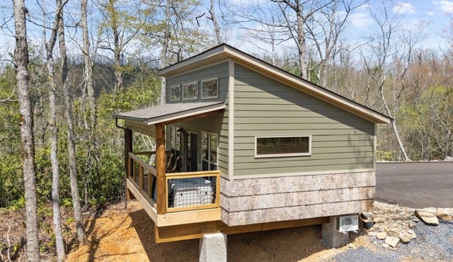Gatlinburg 24 min + HotTub +King Bed #7