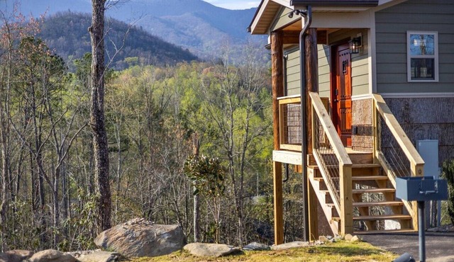 Gatlinburg 24 min + HotTub +King Bed #3