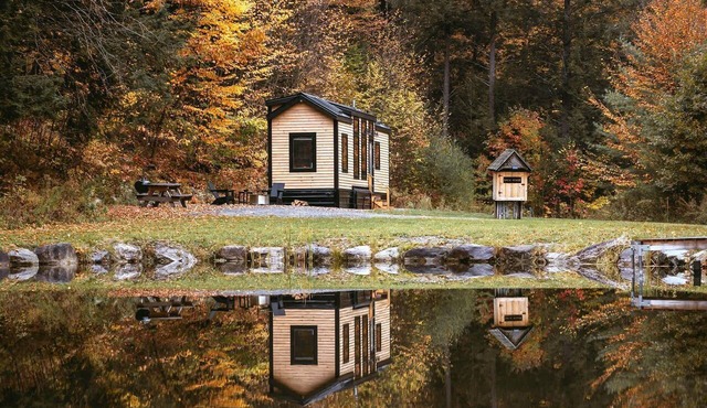 Gorgeous Cedar Tiny House for a Unique Pet-Friendly Getaway in Chester, Vermont in Chester