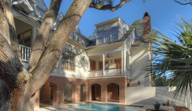 Gorgeous Custom Home, 7 BR, 2 porches, steps to beach, heated pool, elevator