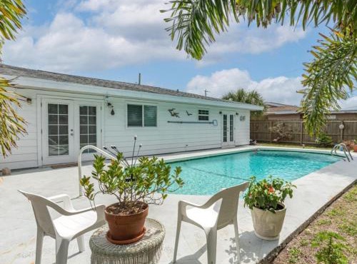 Gorgeous four bedroom pool home in Palm Bay