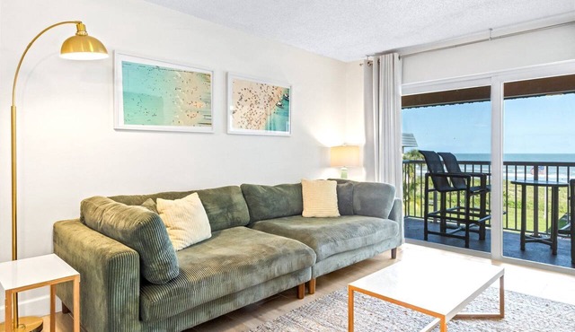 Gorgeous Oceanfront 3 Bedroom Penthouse. Stunning Balcony Views ☀️🏖️