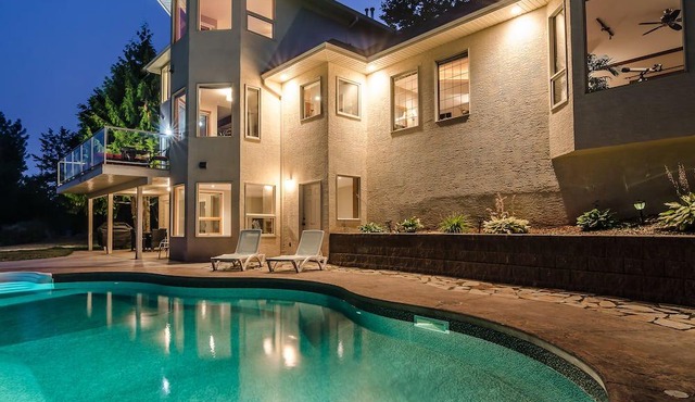 Gorgeous spacious home perfect for a winter wonderland family Christmas holiday in West Kelowna