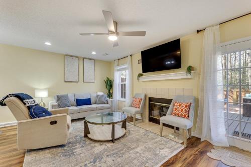 Great for Families! Quiet Auburn Getaway w/Deck