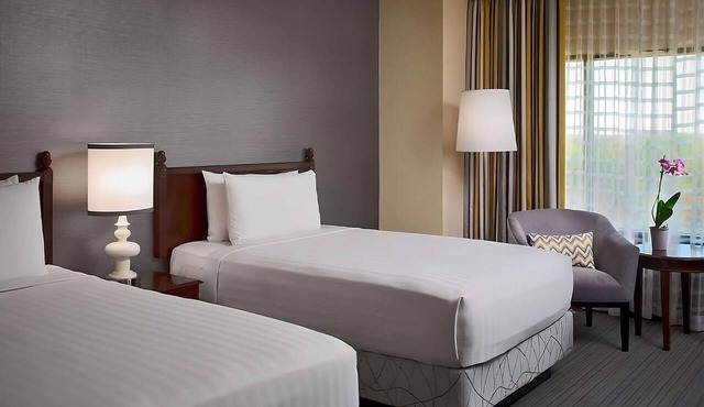 Great Relaxing Overnight Stay! Awesome unit. Near Pirates Cove Adventure Golf in Duluth