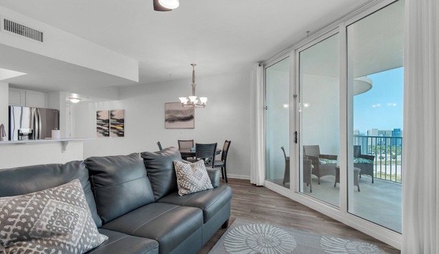 Gulf & Bay View 11th floor Destin resort 2 bed, 2 bath near white sand beaches