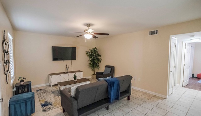 Gulf - Charming 2Br Lake Front Apartment