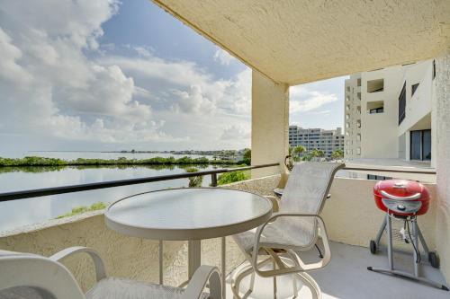Gulf-View Balcony & Pool Access: Hudson Retreat