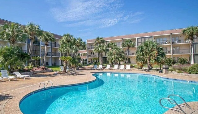 Gulf View Condo, Walk to the Beach