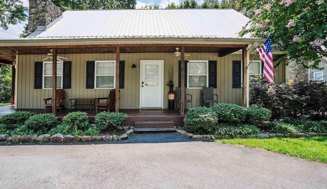 Gunter Lodge-Waterfront on Beautiful Lake Guntersville