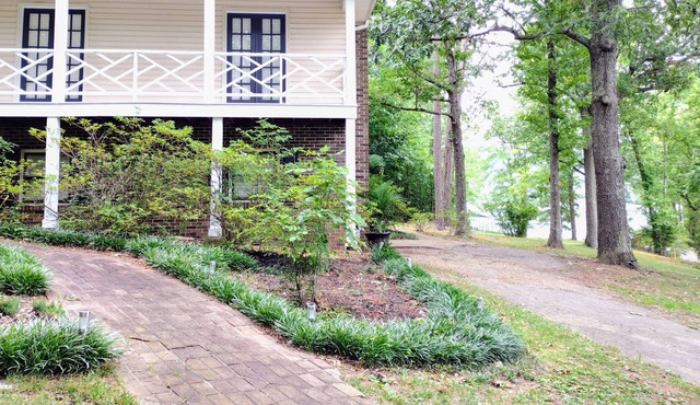 Guntersville Lake - access to boat launch and pier - sleeps 12