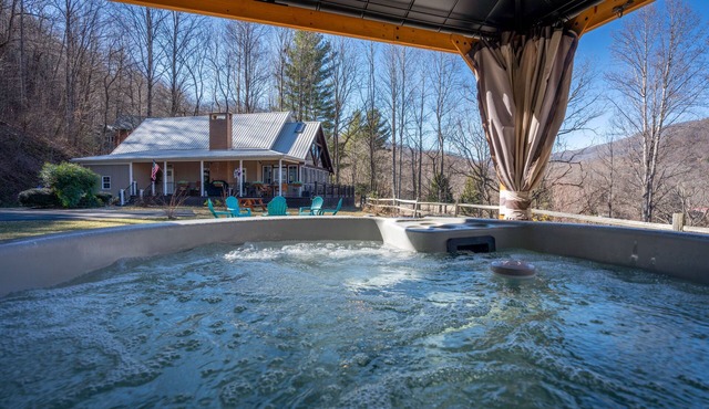 Halfback Ridge -Hot Tub-Magnificent Views-Motorcycle & Pet-Friendly-Fenced Yard