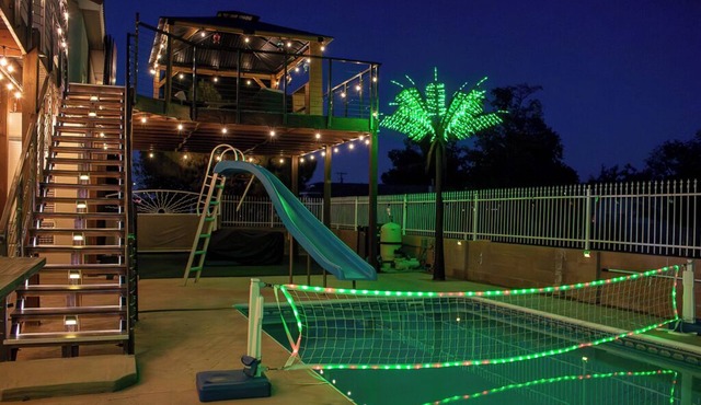 Heated Pool! Hot Tub! Volleyball court! 3-bedroom, 3-Bathroom Fabolous Home! in Albuquerque