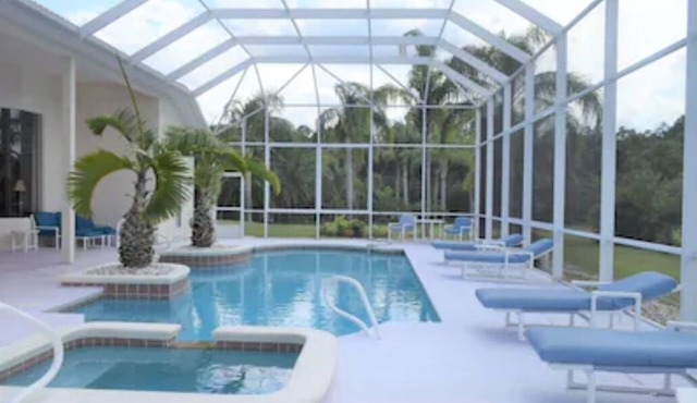 Heated Pool, Spa & Gym Near Beach, pets ok Scroll below photos 2 put dates in