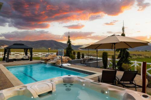 Heber Homestead: Pool, Hot Tub, Indoor Sport Court in Heber City