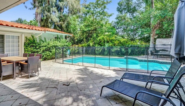 Hidden Miami Gem w/ Pool, BBQ & Minutes to Beach!
