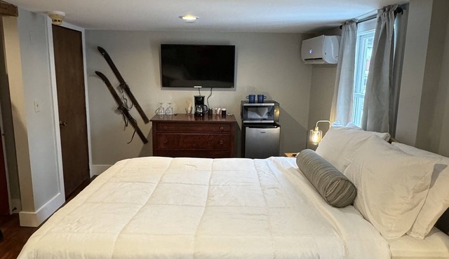 Historic Chester Inn! Circa, 1870 - right on Main Street & 20 minutes to Okemo!