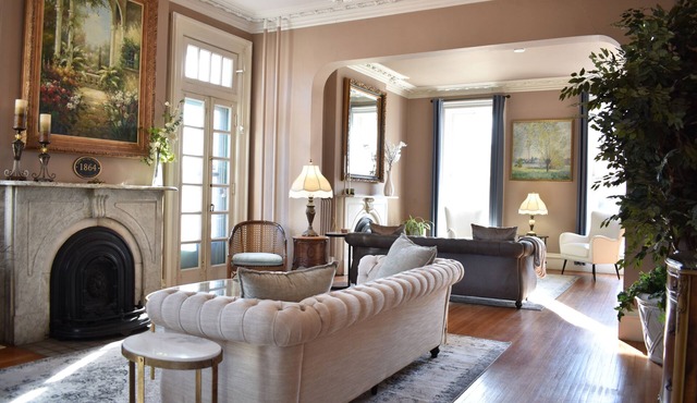 Historic Manor Overlooking Park in Bloomington
