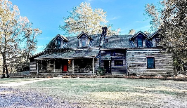 Historic Rural Cabin Ideal for Families in Wilsonville, Alabama