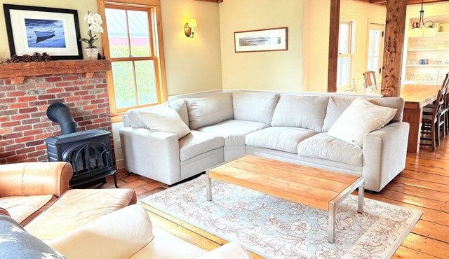 Historic Vermont Farmhouse Sleeps 8 Near Stowe in Waterbury Center
