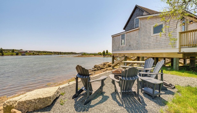Historic Winter Harbor Cottage w/Waterfront Views in Winter Harbor