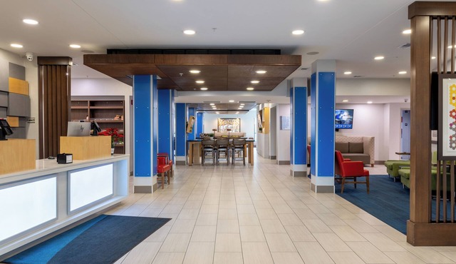 Holiday Inn Express & Suites Macon - I-475 By IHG