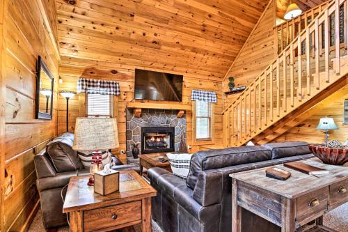 Homey Sevierville Cabin w/Deck Near Pigeon Forge!