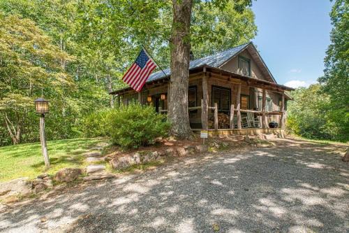 Horseshoe Hollow · Horseshoe Hollow, Private Log Cabin on 10 acr