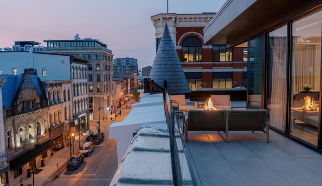 Hotel Covington Cincinnati Riverfront in Covington