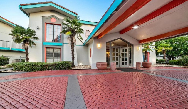 Howard Johnson by Wyndham Columbus Fort Benning