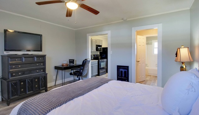 Huntsville Studio w/Workspace Near Downtown