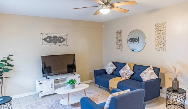 Ideally 2Br Near Lake Apartment