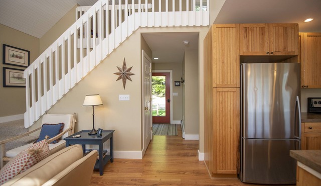 Immaculate Waterfront Cottage - Activities Galore for the Entire Family in Enfield