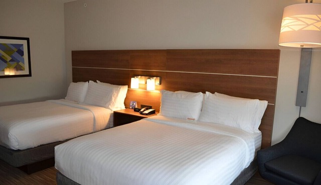 Incredibly Cozy Suite for Groups!Free Breakfast