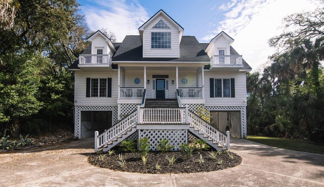 Indigo San'|Coastal 5BR Retreat|Screened Porch|Minutes to Beach Access|Golf Cart Friendly