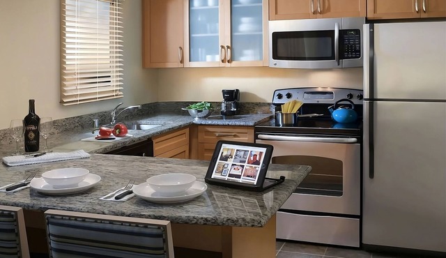 Just What You Were Looking For! 2 Pet-Friendly Units, Outdoor Pool, Free Parking