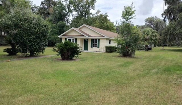 Karen’s Cove Charming 2-bedroom house in terrific Darien with WiFi, AC