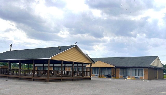 King Bed | Non-Smoking in Marston MO