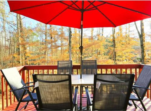 King Bed, Workspace, Games near RDU, RTP, Downtown in Raleigh